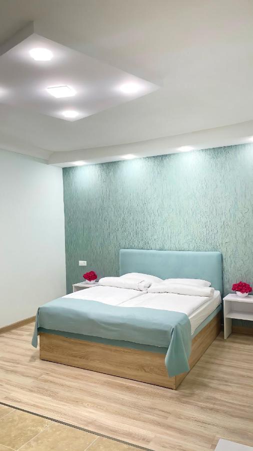 Santorini Hotel & Hostel Yerevan Exterior photo